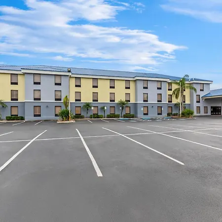 Days Inn & Suites By Wyndham Lakeland-2