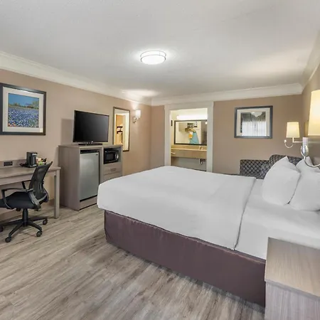 Quality Inn Near Lake Marble Falls-2