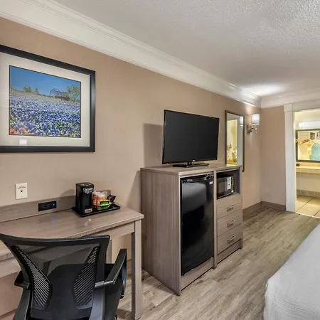 Quality Inn Near Lake Marble Falls-3