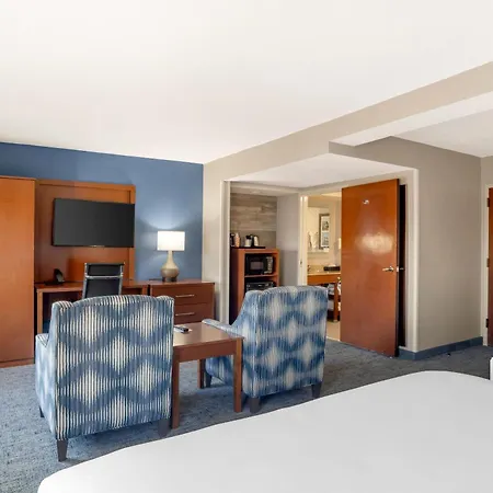 Comfort Suites Near Birkdale Village- Huntersville-3