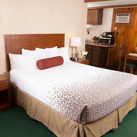 Knotty Pine Motel-3