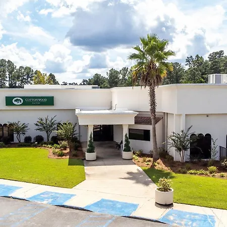 Cottonwood Suites Savannah Hotel & Conference Center-2