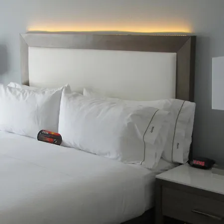 Holiday Inn Express & Suites San Diego - Mission Valley By Ihg-2