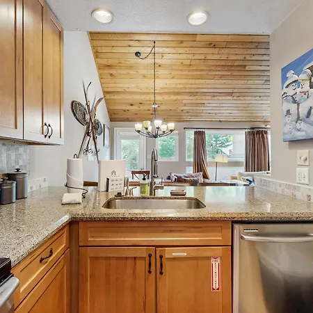 Remodeled 2 Bedroom East Vail Condo 6G With Hot Tub Market Free Shuttle-2