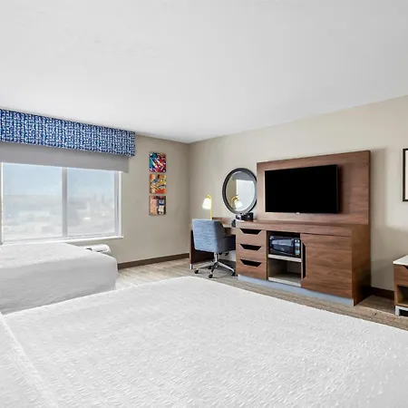 Hampton Inn & Suites Farmington-3