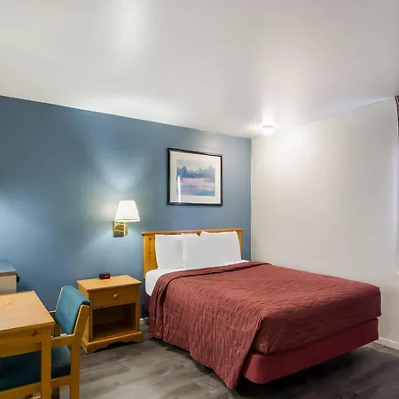 Rodeway Inn & Suites Sidney Historic Downtown I-80-2