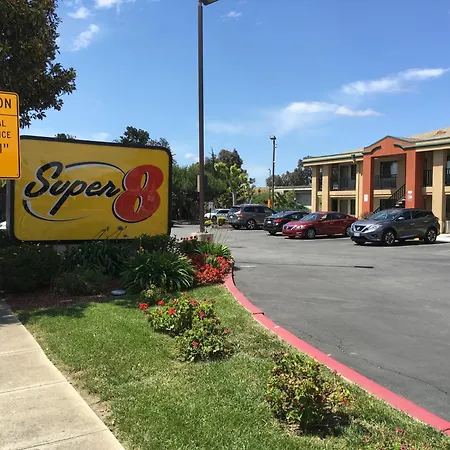 Super 8 By Wyndham Salinas-2