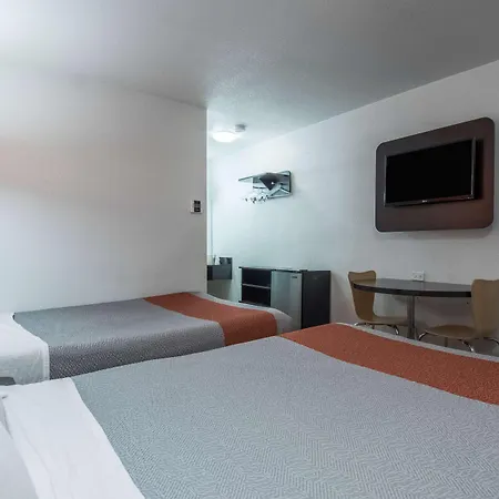 Motel 6 Bakersfield-3