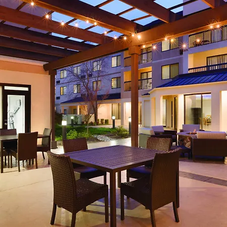 Courtyard Charlotte Airport North-3
