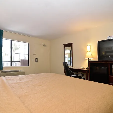 Quality Inn San Diego I-5 Naval Base-2