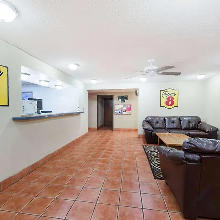 Super 8 By Wyndham Socorro-3