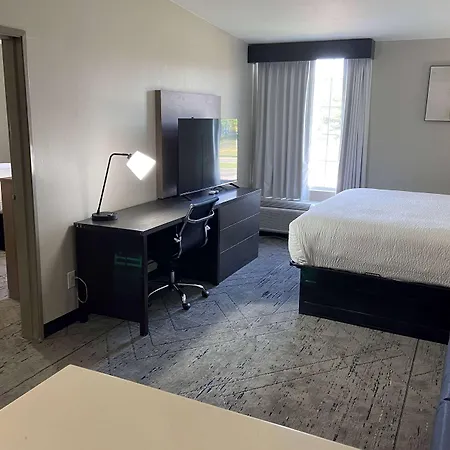 Days Inn & Suites By Wyndham Tahlequah-3