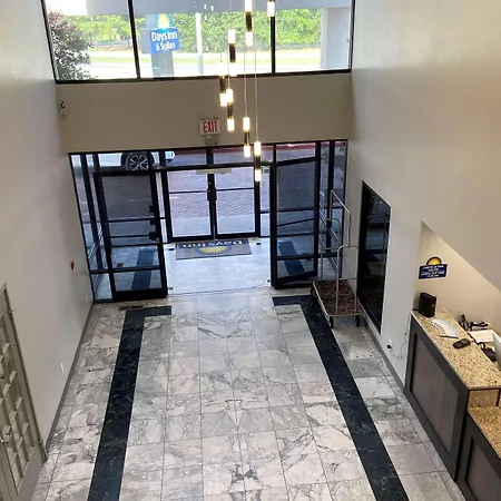 Days Inn & Suites By Wyndham Tahlequah-2