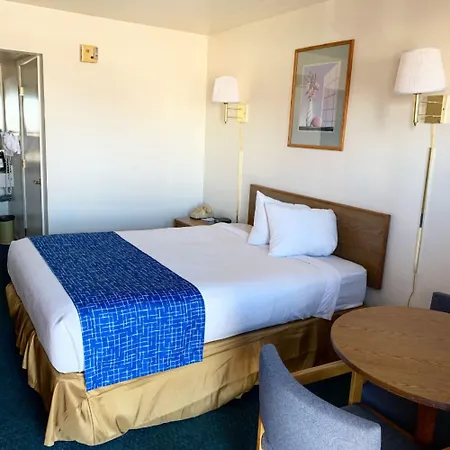 Travelodge By Wyndham Cedar City-3