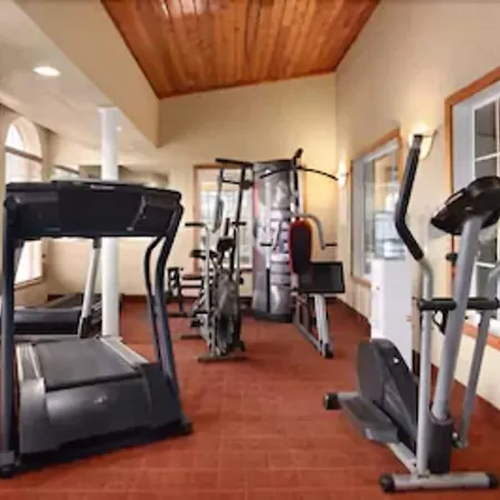 Ramada By Wyndham Elizabethtown-3