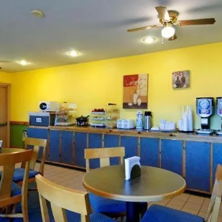 Americas Best Value Inn - Garden City-3