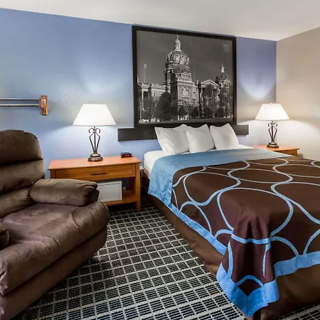 Super 8 By Wyndham Iowa City/Coralville-3