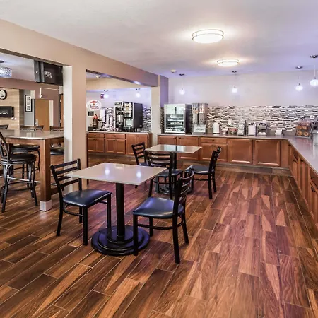 Super 8 By Wyndham Iowa City/Coralville-2