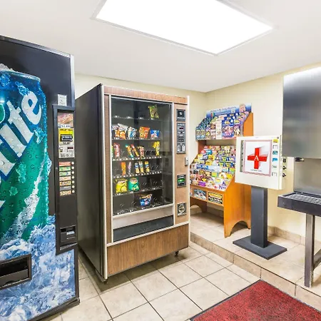 Super 8 By Wyndham Knoxville Downtown Area-3