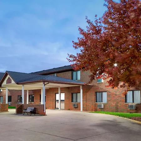 Howard Johnson By Wyndham Waterloo/Cedar Falls-3