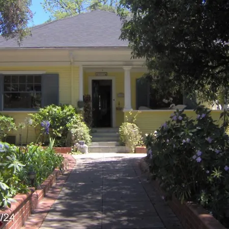 Secret Garden Inn & Cottages-2
