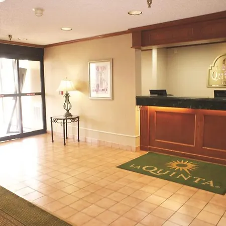 La Quinta Inn By Wyndham Detroit Southgate-3