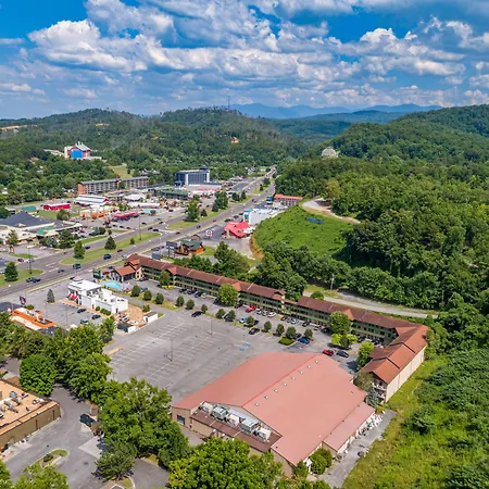 Days Inn By Wyndham Pigeon Forge South-2