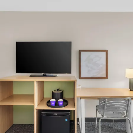 Spark By Hilton Bakersfield Central-3