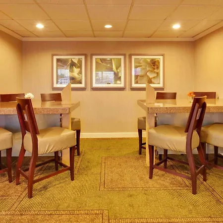 La Quinta By Wyndham Plattsburgh-2