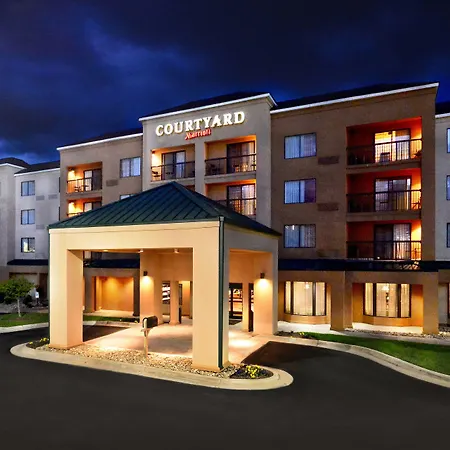 Courtyard Beckley-2