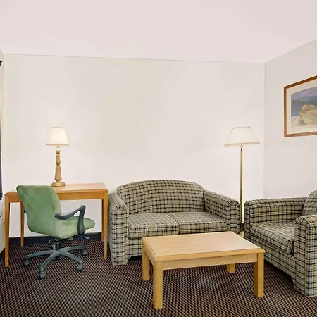 Days Inn & Suites By Wyndham Needles-3
