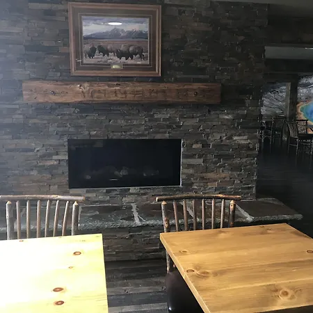 Clubhouse Inn-2