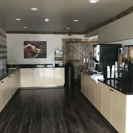 Clubhouse Inn-3