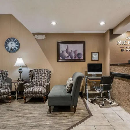 Microtel Inn & Suites By Wyndham Rochester North Mayo Clinic-2