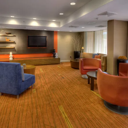 Courtyard By Marriott Burlington-3