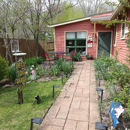 Betty Lous Garden-3
