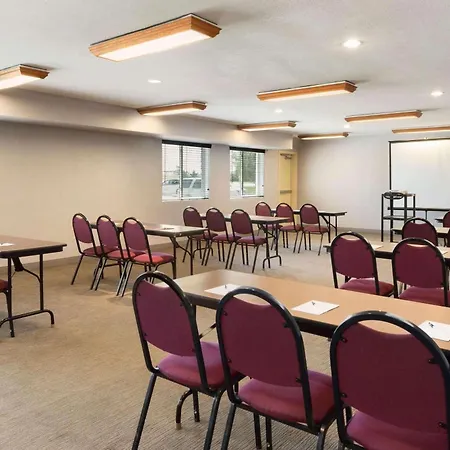 Country Inn & Suites By Radisson, Cedar Rapids Airport, Ia-3