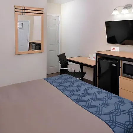 Econo Lodge Rochester I-90 & I-390-2