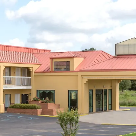 Super 8 By Wyndham Madison/Ridgeland Area-3