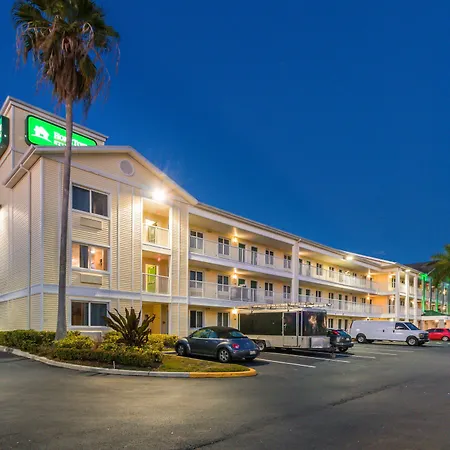 Hometowne Studios By Red Roof Fort Lauderdale-2