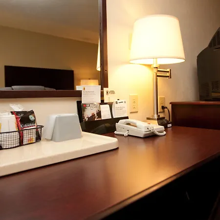 Super 8 By Wyndham Woodburn-2