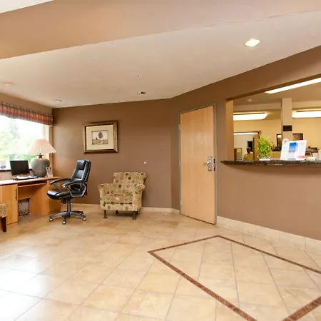Super 8 By Wyndham Woodburn-3