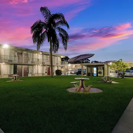 Hometowne Studios By Red Roof Vero Beach - I-95-2