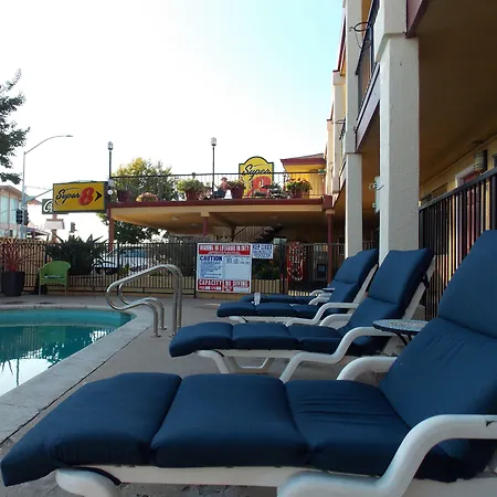 Super 8 By Wyndham Santa Cruz Beach-3