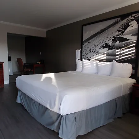Super 8 By Wyndham Santa Cruz Beach-2
