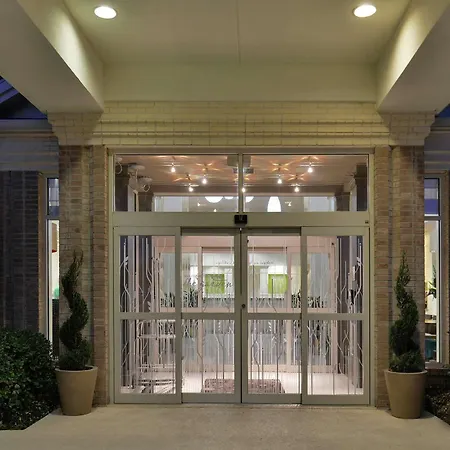 Hilton Garden Inn Addison-3