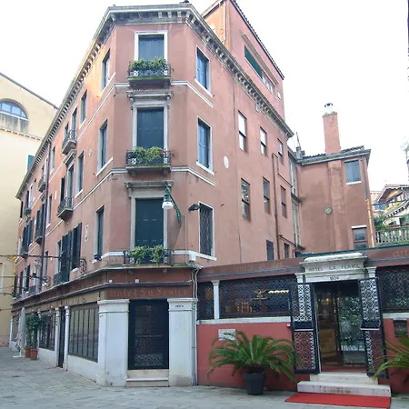 Hotel La Fenice Et Des Artistes-3