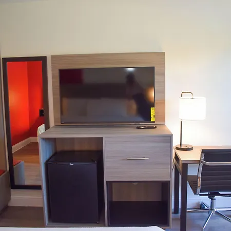 Ramada By Wyndham Cleveland Airport West-3