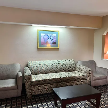 Days Inn & Suites By Wyndham Pine Bluff-2