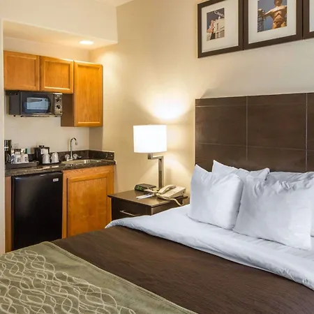 Quality Inn Tulsa-Downtown West-3